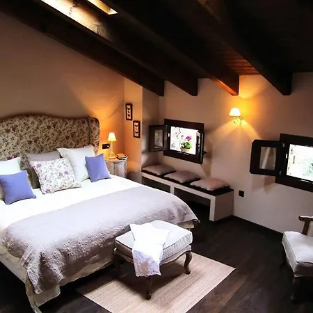 El Acebo De Casa Muria منزل ريفي